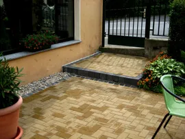 Betonpflaster am Hauseingang