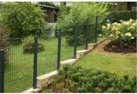 Zaun an einer Gartenanlage